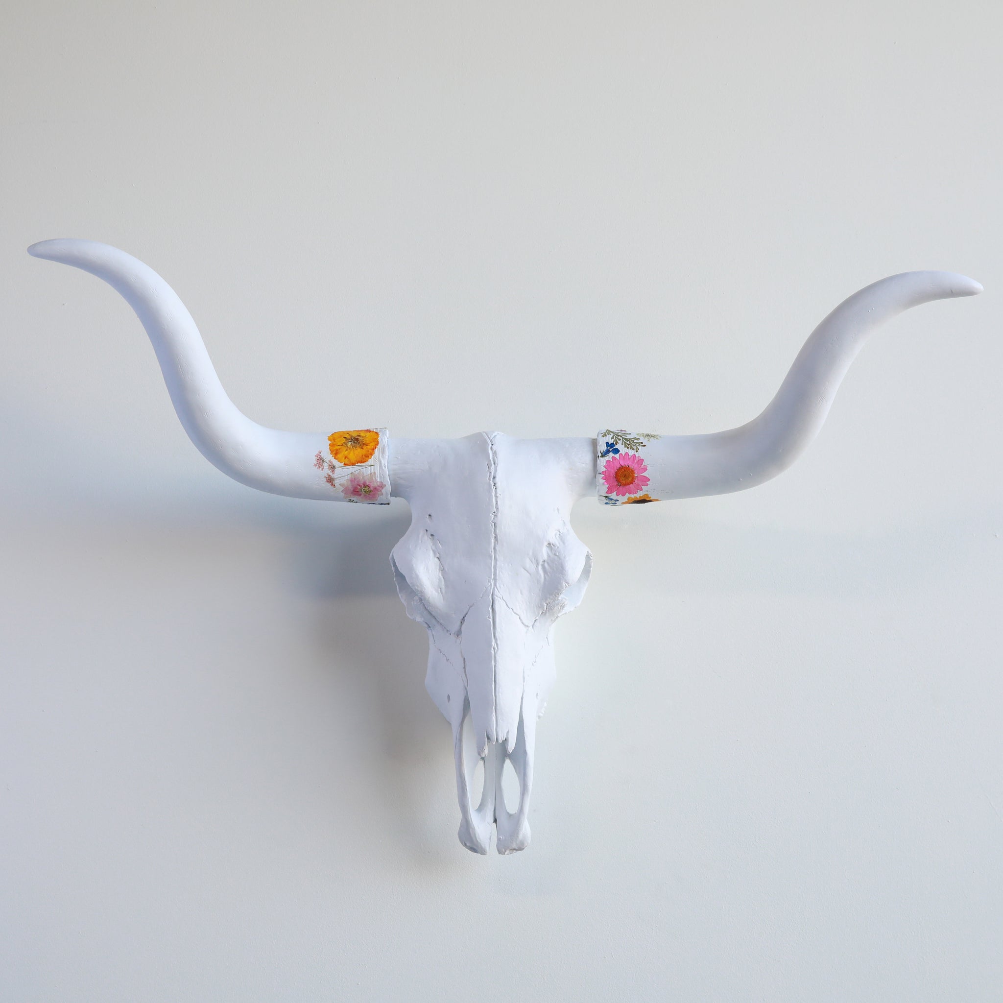 Faux Texas Longhorn Steer Skull Wall Mount // White with Flowers