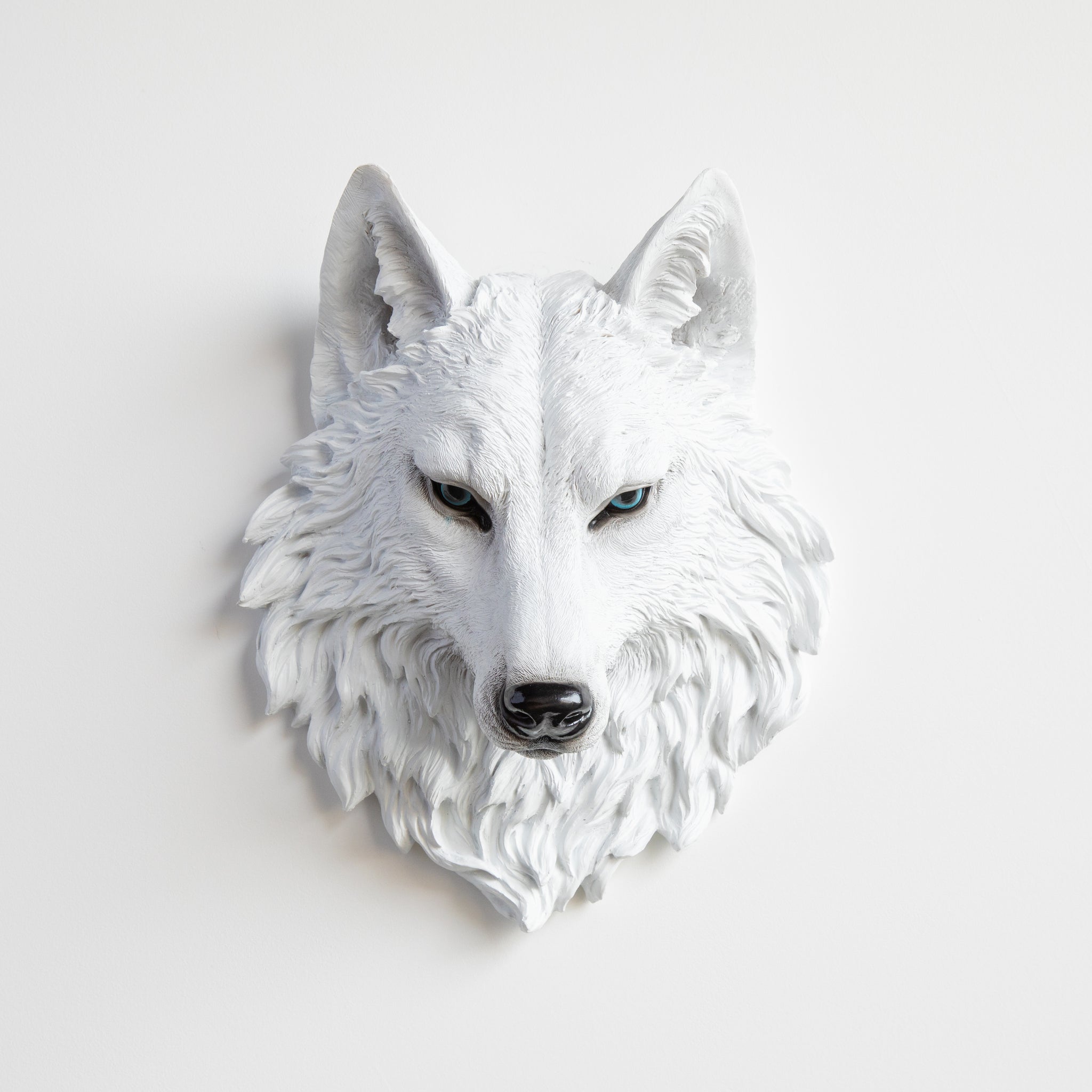 Faux Wolf Head Wall Mount // White Realistic