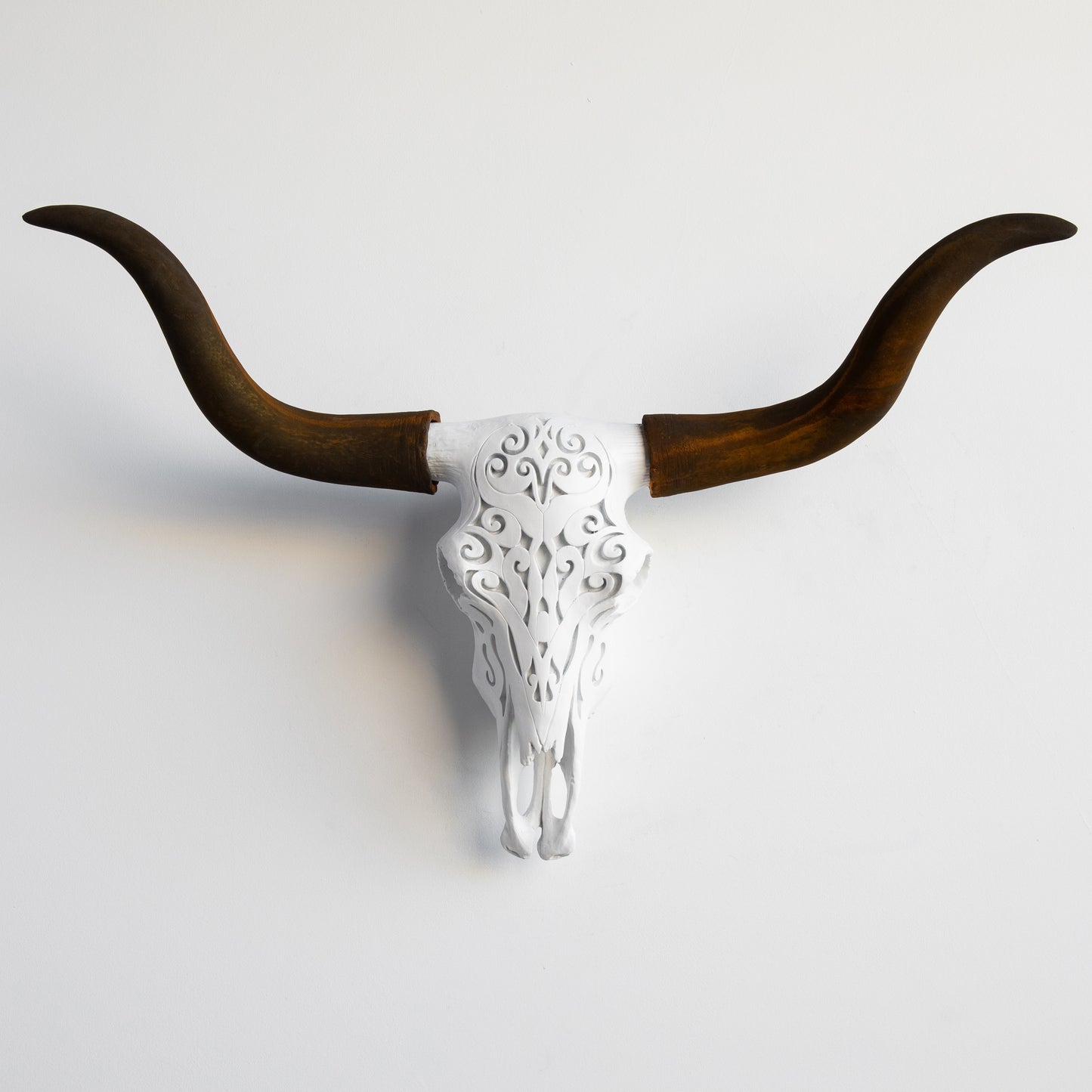 Faux Carved Texas Longhorn Skull // White and Rust